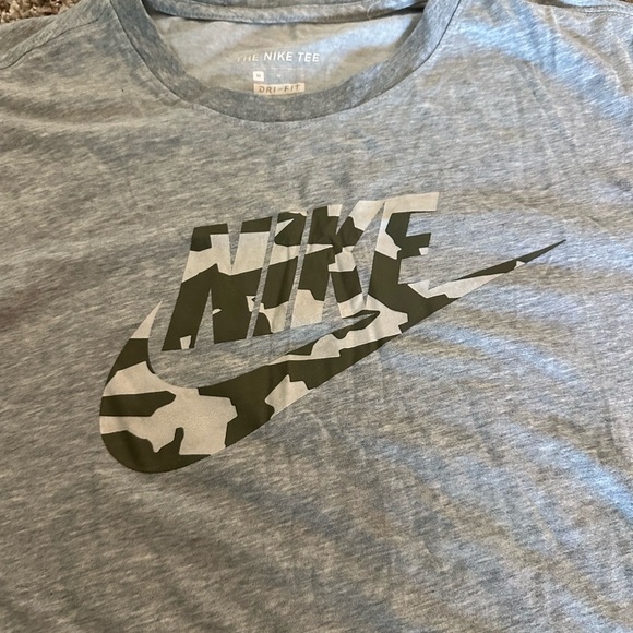Nike Men's Camo Logo Gray Tee - Picture 2 of 5